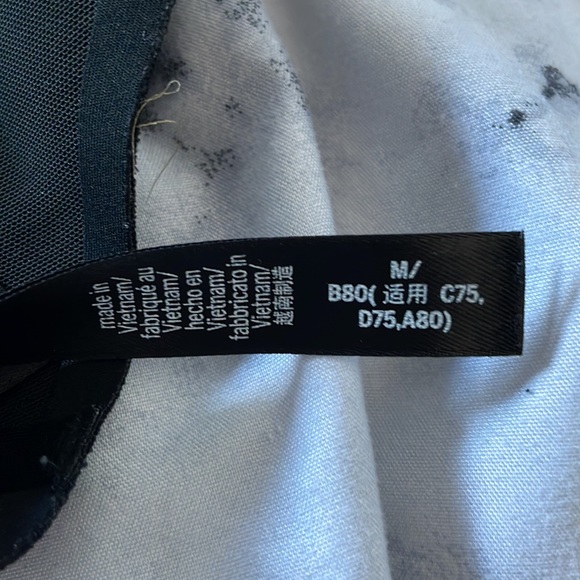 Victoria Sport Bra - Picture 3 of 3